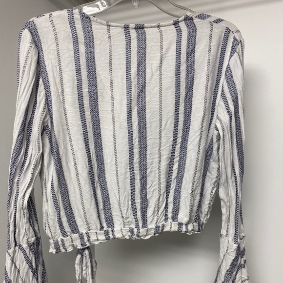 Alter’d State Long Sleeve Crop - Picture 3 of 3